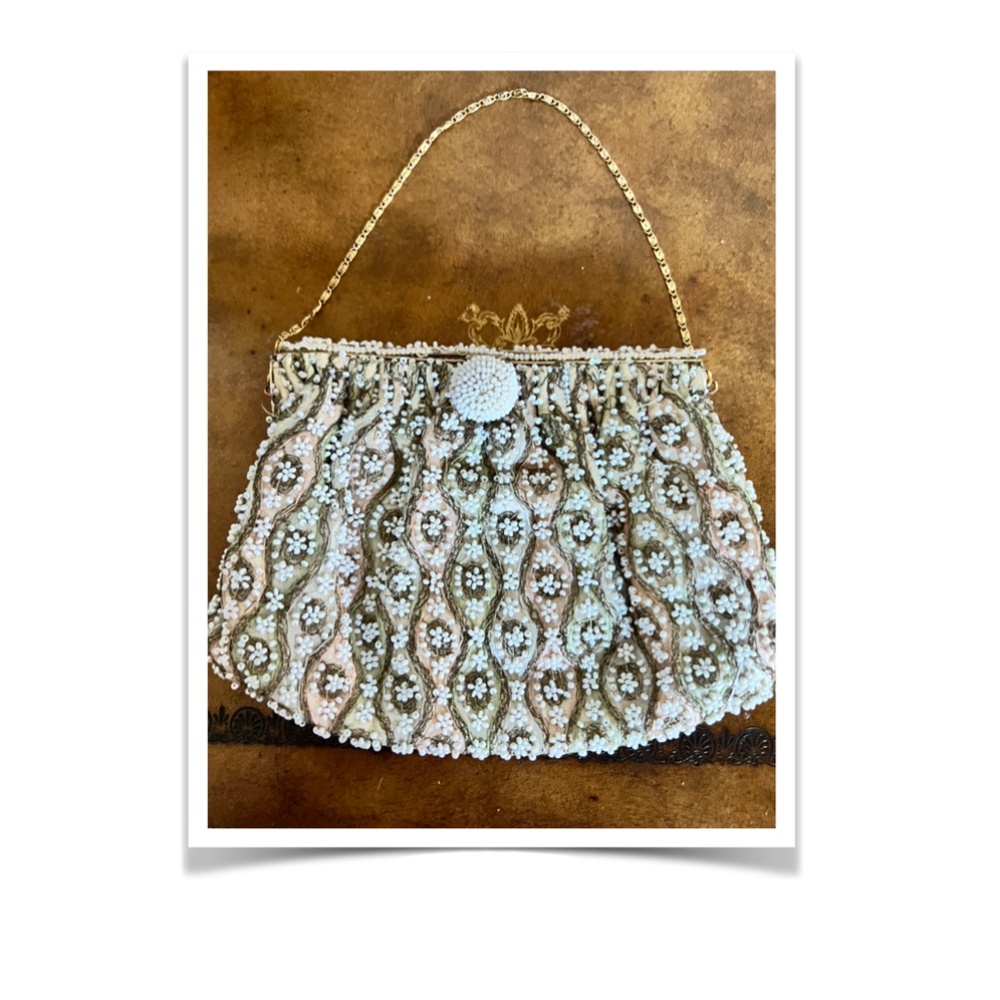 BEADED PEARL EVENING BAG VINTAGE GOLD METAL WRISTLET CHAIN BEAUTIFUL